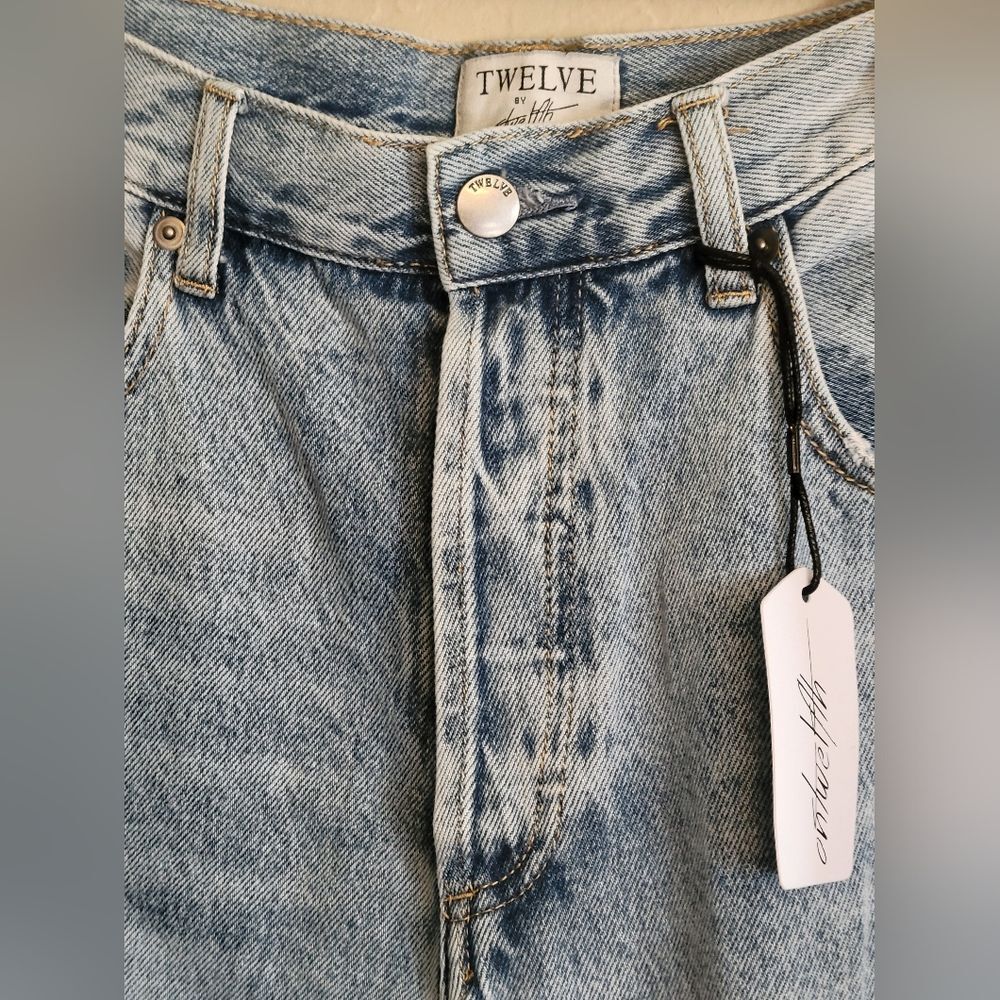 Twelve by OnTwelfth Vintage Light Distressed Cropped Jeans Sz 28 Inseam 25.5 NEW - Picture 4 of 9